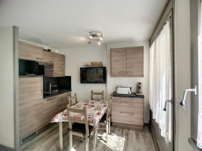 Studio cabine rénové 4 pers, balcon sud-est, proche pistes et commerces, 3 Flocons or - FR-1-178-129